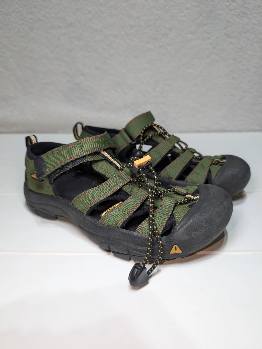 Keen Newport H2 Green Black Closed-Toe Water Shoe Big Kids Sz 3 Beach Hike Play